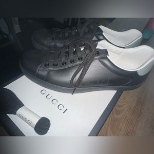 BRAND NEW, NEVER USED
Men's New GUCCI Ace perforated leather mid-top trainers